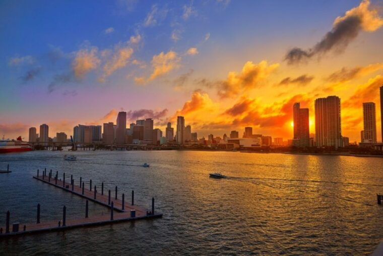 miami-sunset-cruise-with-celebrity-homes-open-bar
