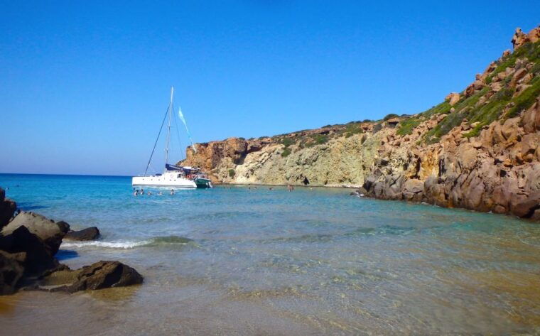 milos-half-day-morning-catamaran-cruise-to-kleftiko