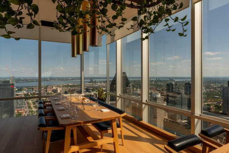 montreal-guided-pub-crawl-of-the-citys-skyline-bars