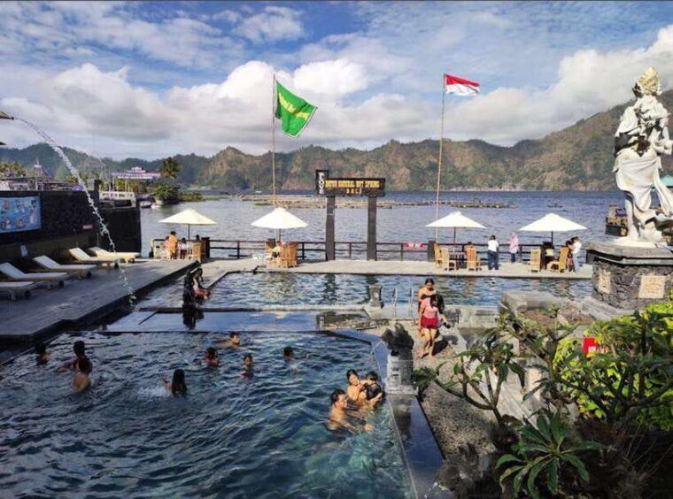 mount-batur-4wd-jeep-sunrise-with-hot-spring-optional