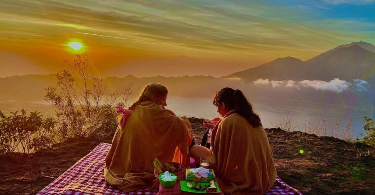 mount-batur-sunrise-climbing-with-professional-guide