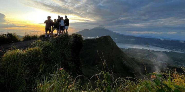 mount-batur-sunrise-hike-with-hot-springs-hotel-transfer