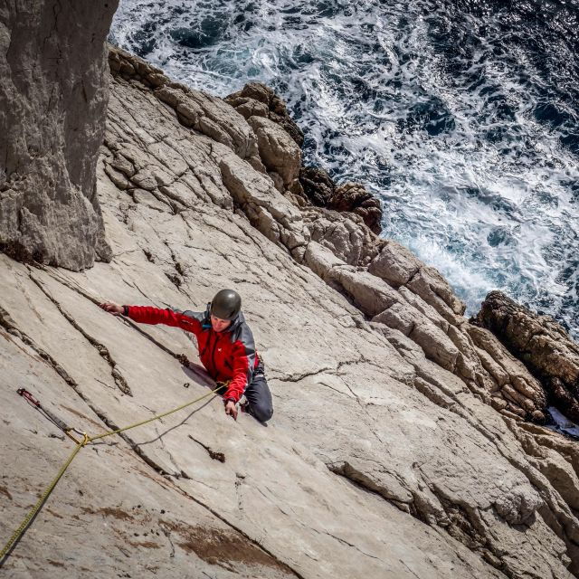 multi-pitch-climb-session-in-the-calanques-near-marseille