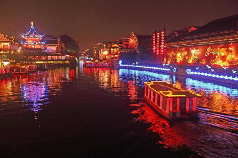 nanjingnight-cruise-qinhuai-rivernight-visit-zhonghua-gate