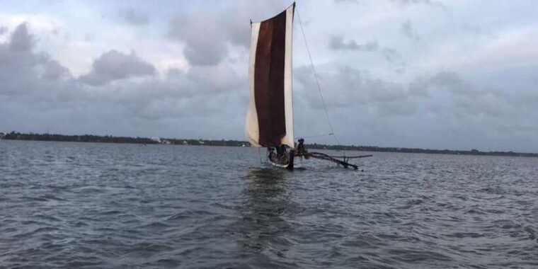 negombo-city-highlights-with-traditional-catamaran-ride