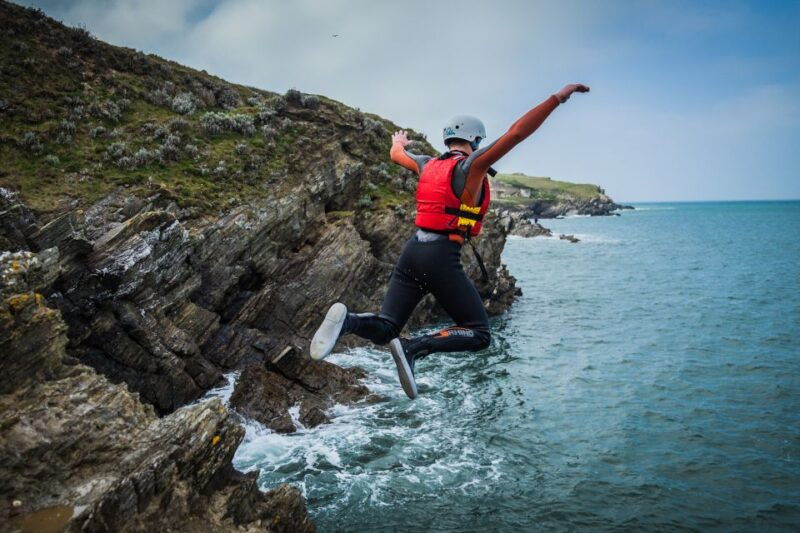 newquay-coasteering-adventure-by-cornish-wave