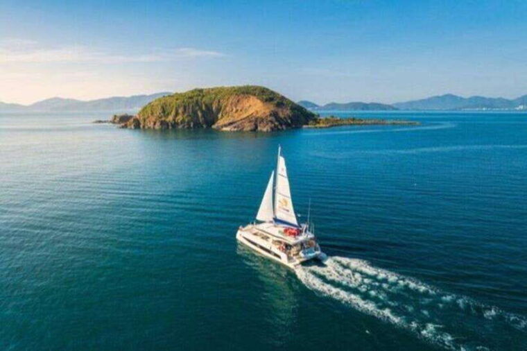 nha-trang-sunset-catamaran-yacht-tour