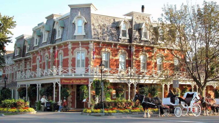 niagara-falls-boat-journey-behind-the-falls-tower-tour