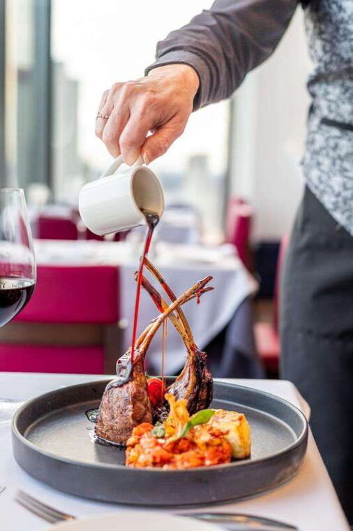 niagara-falls-canada-dining-experience-at-the-watermark-2