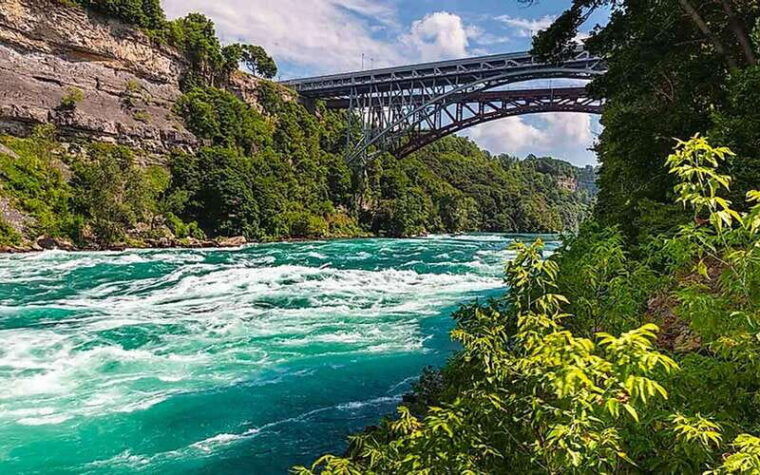 niagara-falls-tour-from-toronto-with-optional-boat-cruise-2