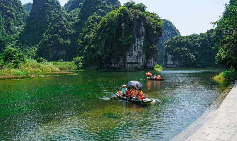 ninh-binh-daily-tour-hoa-lu-trang-an-mua-cave