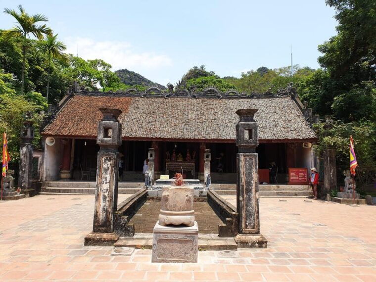 ninh-binh-day-trip-hoa-lu-trang-an-mua-cave