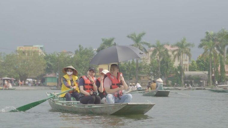 ninh-binh-day-trip-mua-cave-tam-coc-boating-hoa-lu