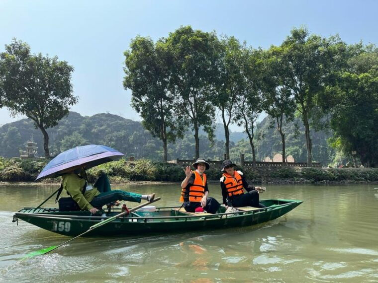 ninh-binh-tour-hoa-lu-tam-coc-trang-an-mua-cave