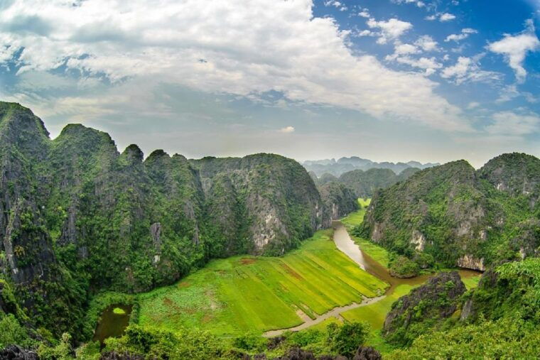 ninh-binh-trang-an-hoa-lu-full-day-with-lunch-buffet-bike