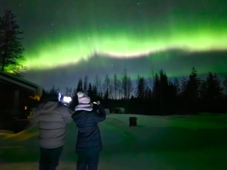 oulu-northern-lights-mobile-chase