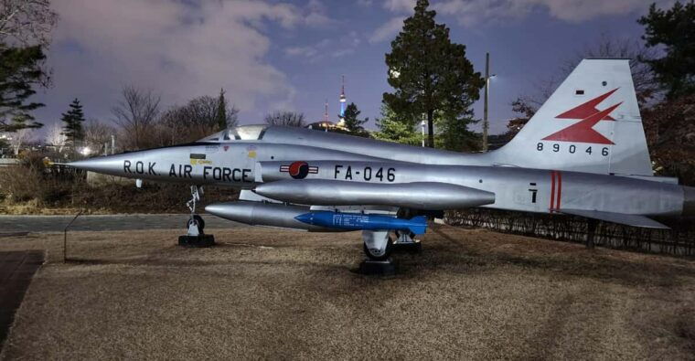 outdoor-tour-of-the-war-memorial-museum-of-korea