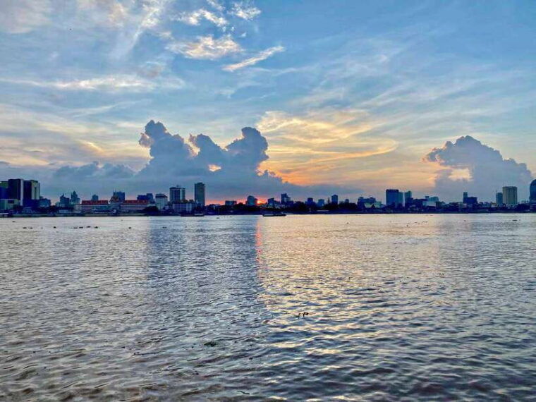phnom-penh-mekong-river-sunset-cruise-and-tuk-tuk-ride