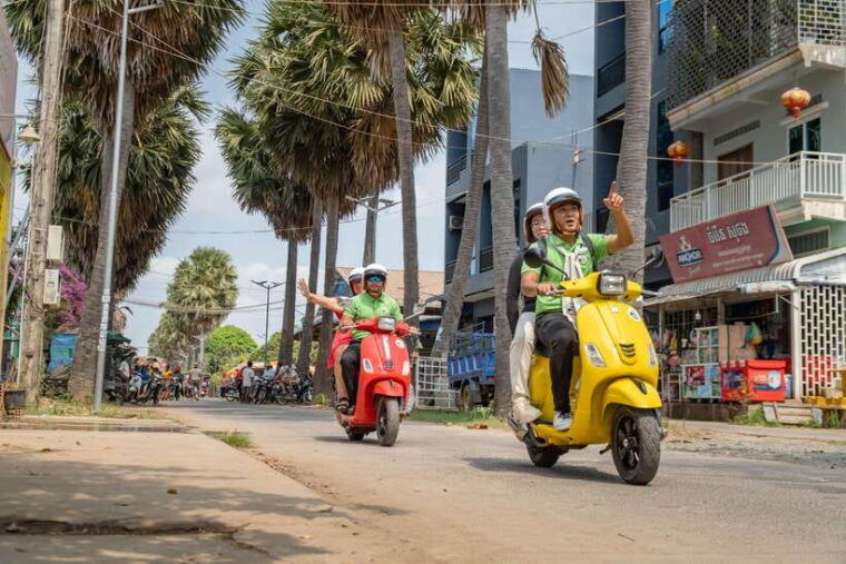 phnom-penh-silk-island-sunset-haft-day-vespa-tour