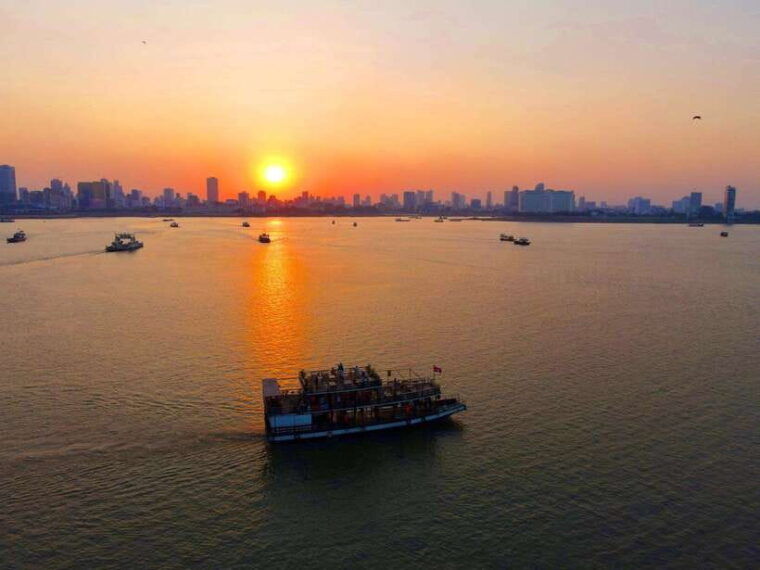 phnom-penh-sunset-cruise-with-unlimited-beer-fruit-platter
