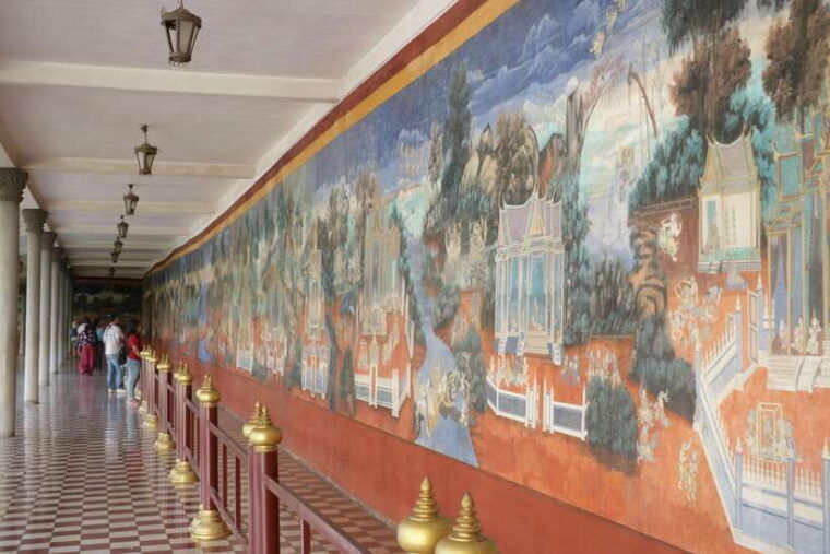 phnom-penh-tour-with-english-tuk-tuk-driver