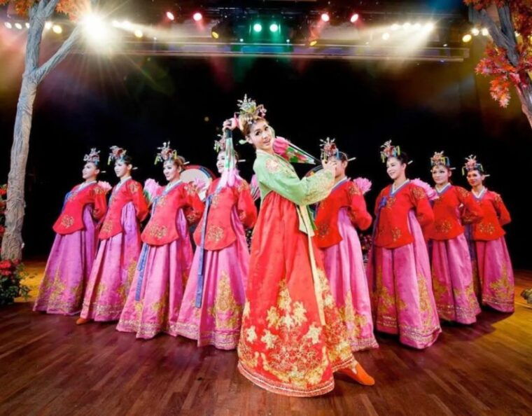 phuket-enchanting-cabaret-night-experience