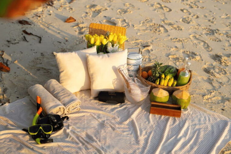 phuket-luxury-private-longtail-boat-islands-discovery-tour
