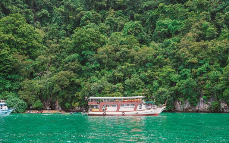 phuket-sunset-dinner-in-phang-nga-bay-by-big-boat