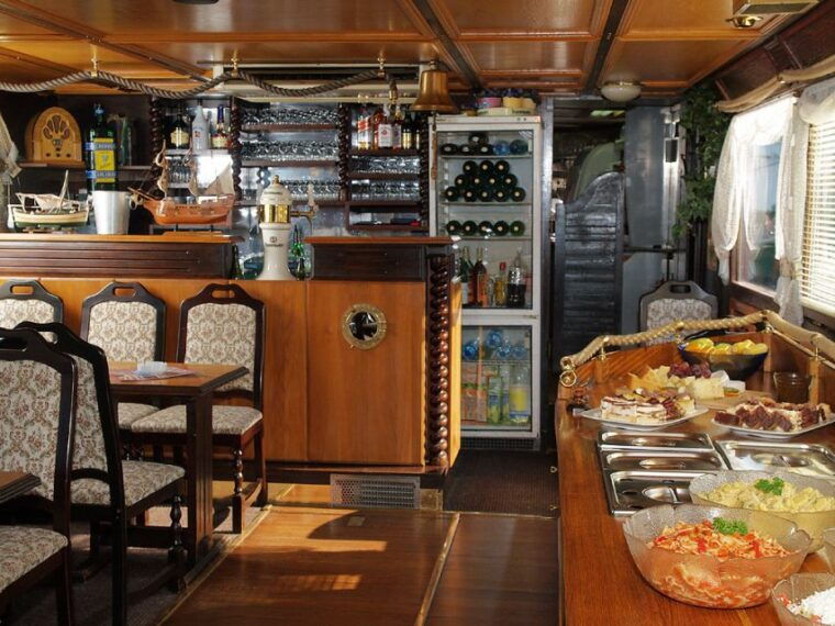 prague-2-hour-lunch-cruise-on-the-vltava-river
