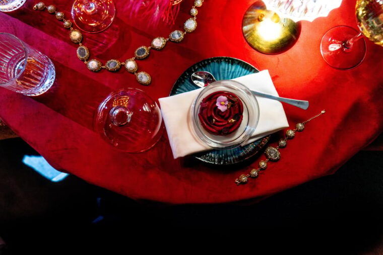 prague-3-course-dinner-live-cabaret-show-at-medusa