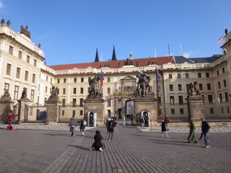 prague-bus-and-boat-tour
