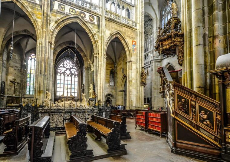 prague-castle-royal-palace-cathedral-and-golden-lane-tour
