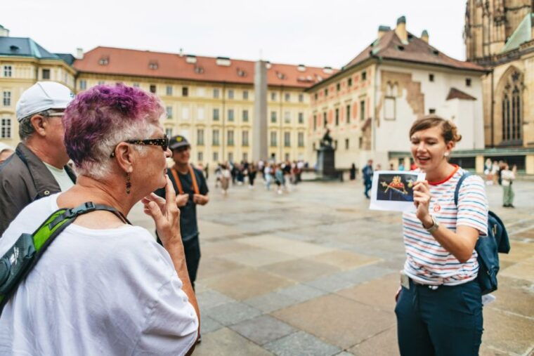 prague-city-highlights-by-bus-boat-and-on-foot