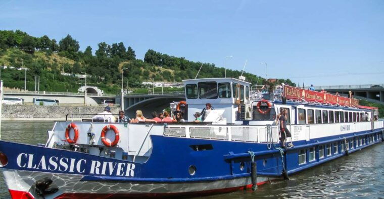 prague-panoramic-vltava-river-cruise