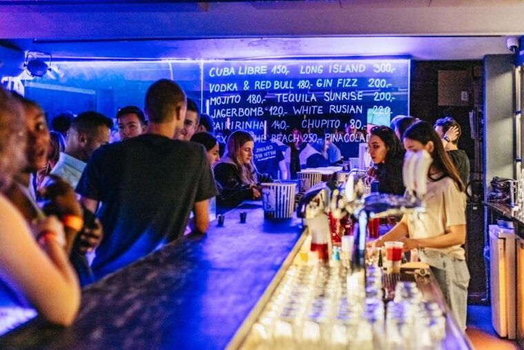 prague-pub-crawl-with-unlimited-drinks-and-cocktails