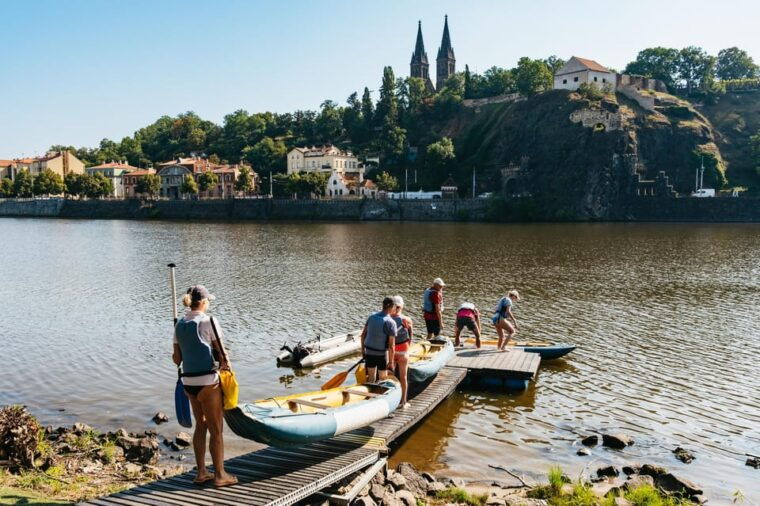 prague-vltava-river-guided-canoeing-tour