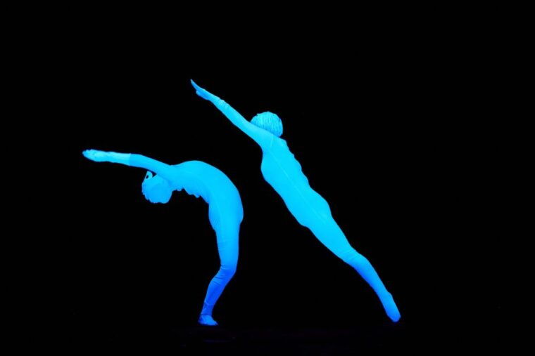prague-wow-show-black-light-theater