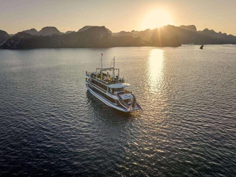 premium-halong-day-cruise-with-buffet-lunch-cave-island
