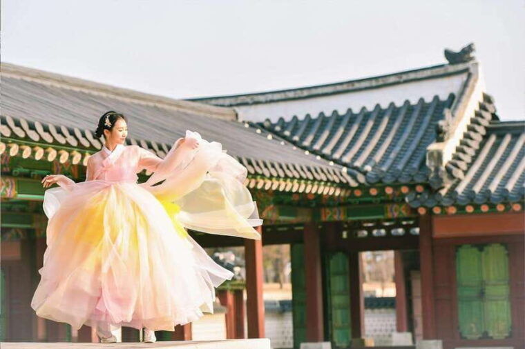 premium-hanbok-experience-at-hanboknam-gyeongbokgung