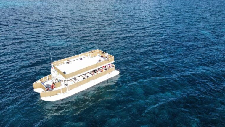 premium-snacks-catamaran-and-open-bar