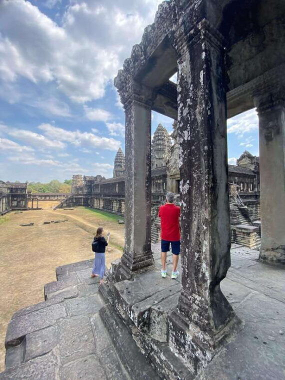 private-angkor-temples-with-spanish-guide