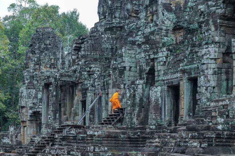 private-angkor-wat-sunset-tour-with-lunch-and-snack-included