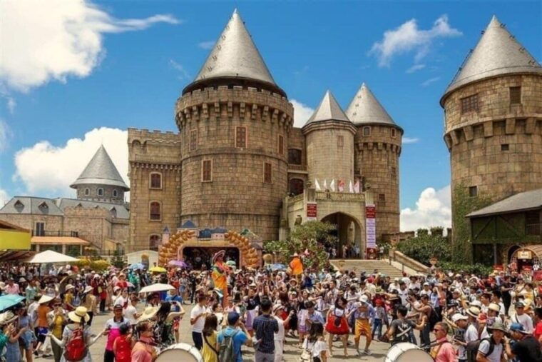 private-car-to-golden-bridge-ba-na-hills-from-hoian-danang