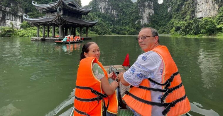 private-day-tour-thien-ha-cave-local-family-trang-an