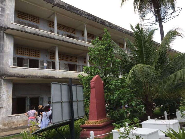 private-half-day-to-killing-field-and-s21-genocidal-museum