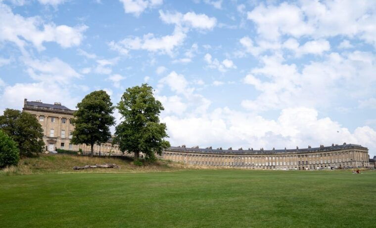 private-luxury-day-tour-of-stonehenge-and-bath-from-oxford
