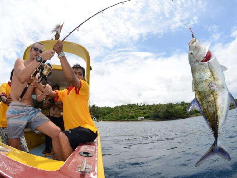 private-one-day-fishing-adventure-to-gili-renggit