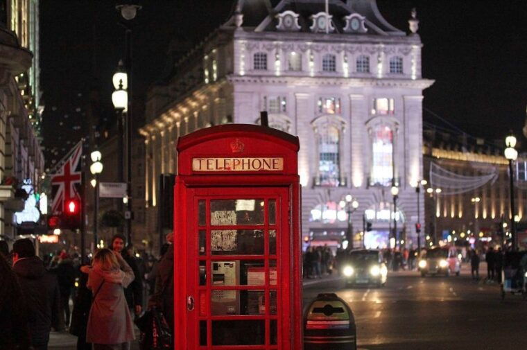 private-tour-experience-the-christmas-magic-in-london-2