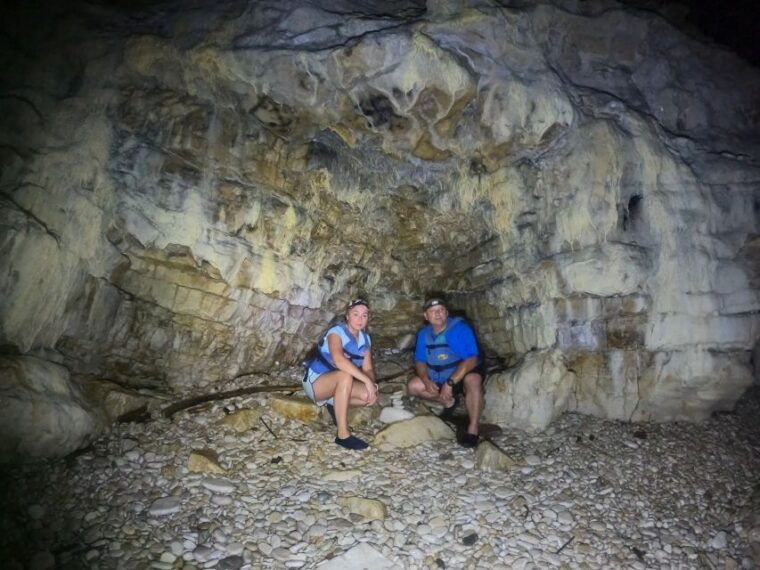 pula-sea-cave-and-cliffs-guided-kayak-tour-in-pula