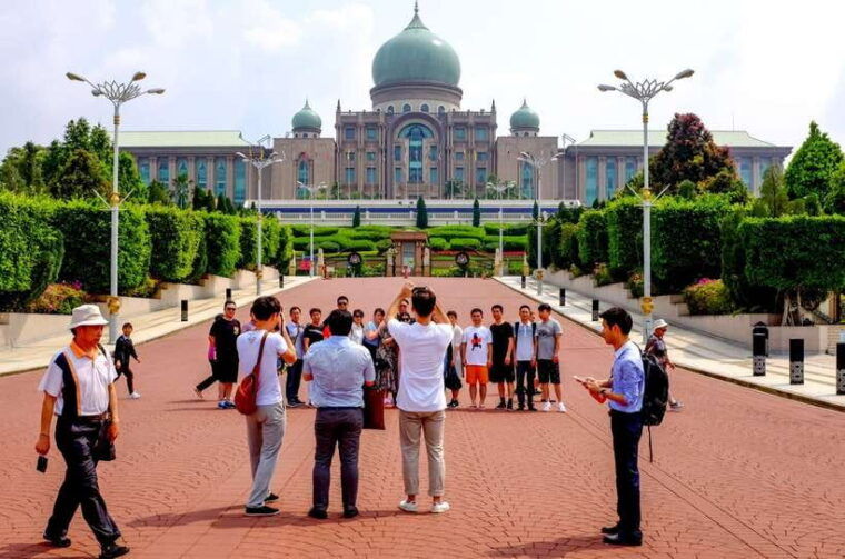 putrajaya-visit-and-lake-cruise-tour-from-kuala-lumpur